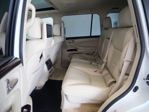 Used 2014 Lexus LX 570 4WD image 24