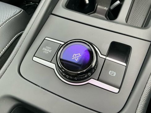 New 2026 Volkswagen Tiguan SE AWD/4WD image 17