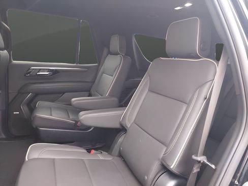 Used 2025 Chevrolet Tahoe Premier AWD/4WD image 19