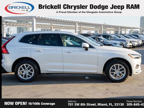 Used 2021 Volvo XC60 T5 Momentum w/ Premium Package image 4