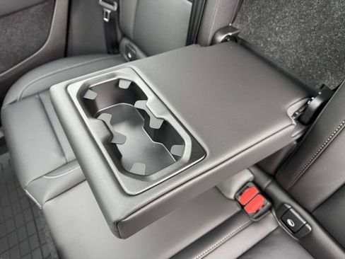 Used 2025 Volvo XC40 B5 Ultra w/ Protection Package Premier image 10