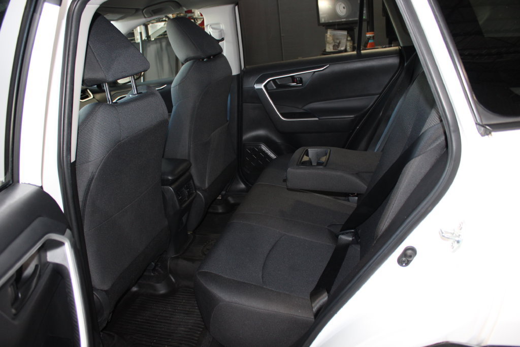 Used 2022 Toyota RAV4 LE AWD/4WD image 11