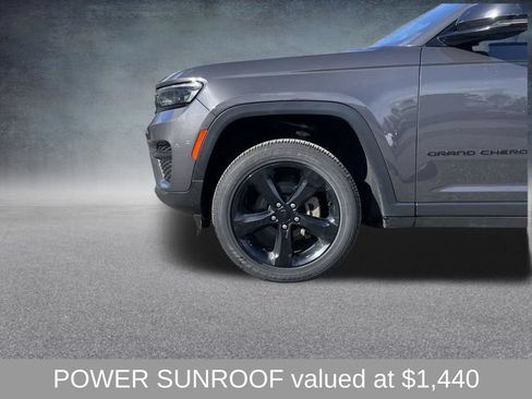 Used 2023 Jeep Grand Cherokee Altitude AWD/4WD image 5