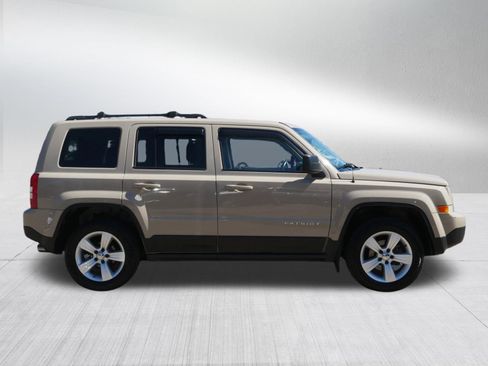 Used 2017 Jeep Patriot Latitude AWD/4WD image 8