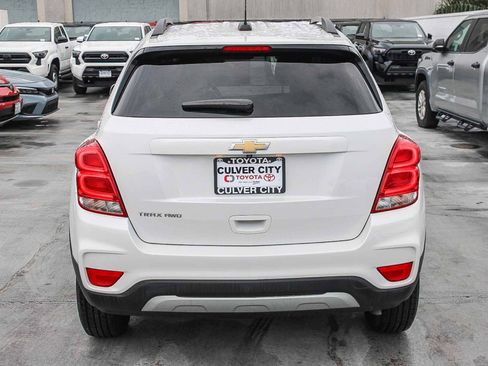 Used 2022 Chevrolet Trax LT w/ LT Convenience Package image 8