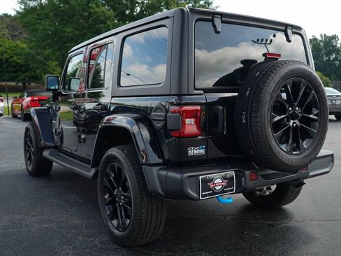 Used 2023 Jeep Wrangler Unlimited Sahara AWD/4WD image 3