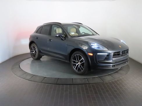Certified 2026 Porsche Macan AWD/4WD image 9