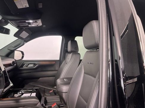 Used 2025 GMC Yukon XL Denali image 33