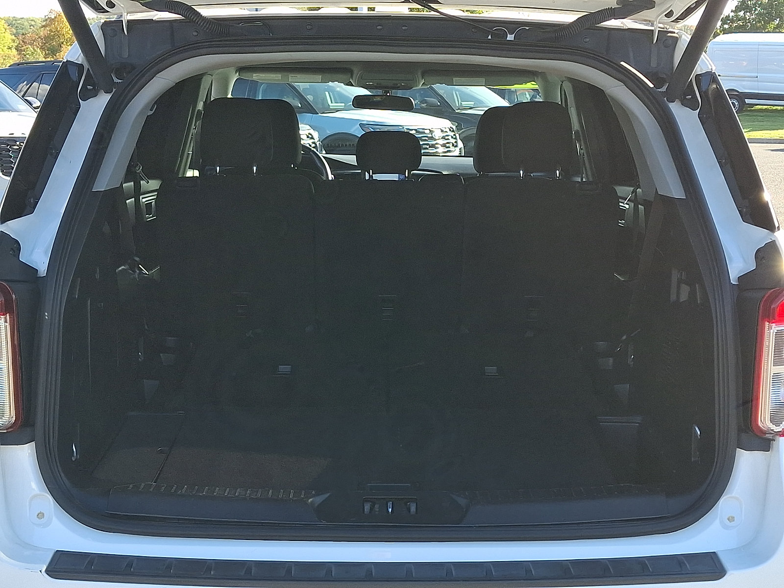 Used 2023 Ford Explorer XLT AWD/4WD image 29