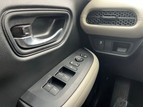 Used 2023 Honda HR-V LX image 16