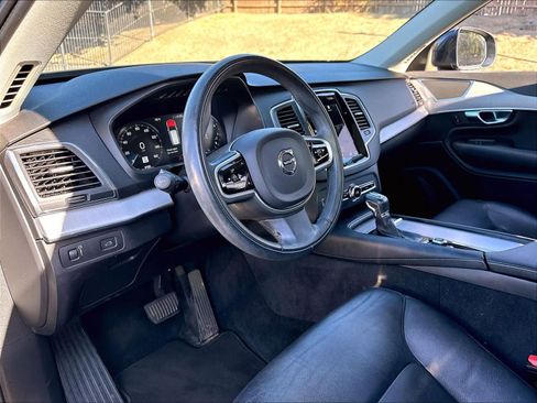 Used 2021 Volvo XC90 T5 Momentum w/ Climate Package AWD/4WD image 17