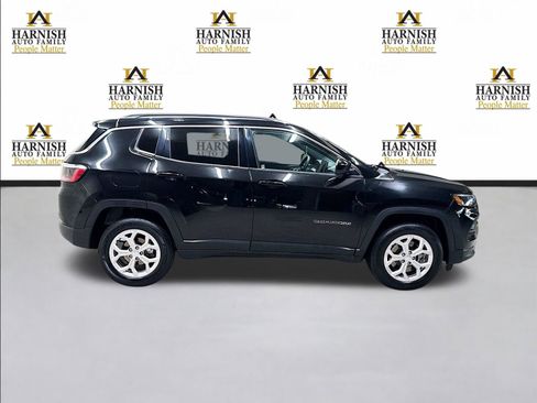 Used 2024 Jeep Compass Latitude image 4