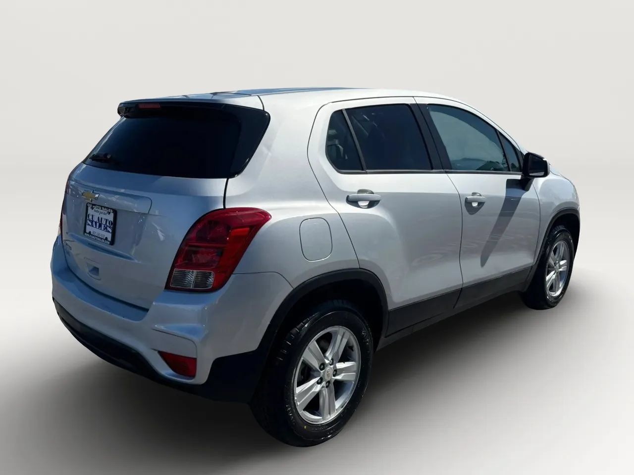Used 2022 Chevrolet Trax LS w/ Tint and Cruise Package AWD/4WD image 3