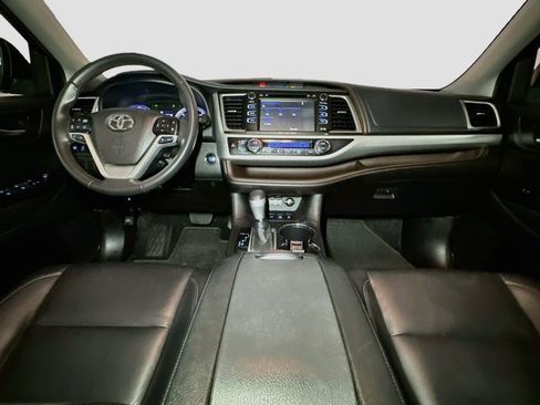 Used 2019 Toyota Highlander XLE AWD/4WD image 26
