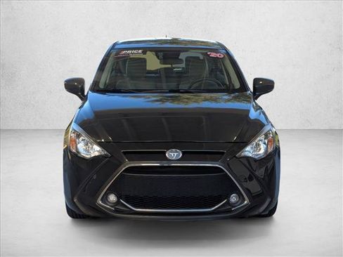 Used 2020 Toyota Yaris LE image 2