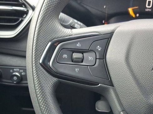 Used 2025 Chevrolet TrailBlazer LT AWD/4WD image 23
