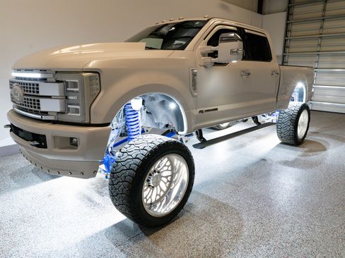 Used 2017 Ford F350 Platinum w/ Platinum Ultimate Package image 9