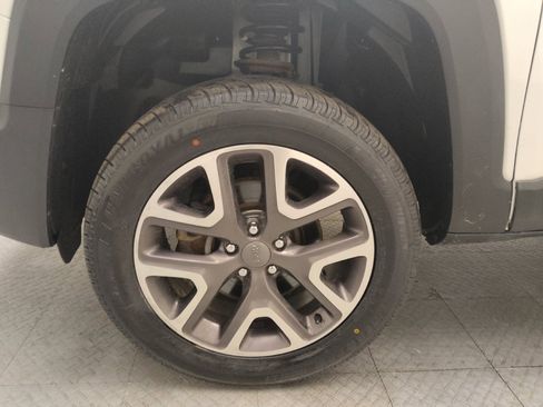 Used 2015 Jeep Renegade Latitude w/ Popular Equipment Group AWD/4WD image 31