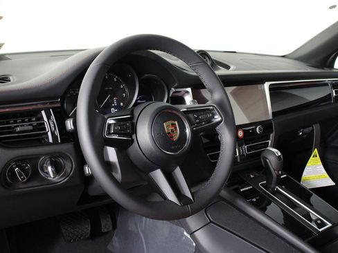 New 2026 Porsche Macan image 4