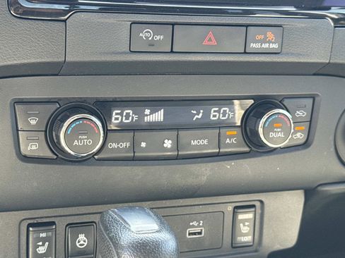 Used 2024 Nissan Frontier SV w/ SV Convenience Package image 14