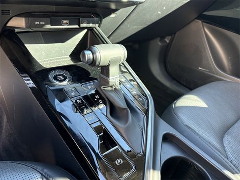 Used 2023 Kia Niro SX Touring image 22