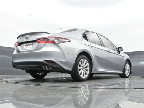 Used 2021 Toyota Camry LE image 28