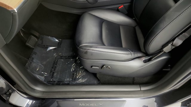 Used 2024 Tesla Model Y 2WD image 46