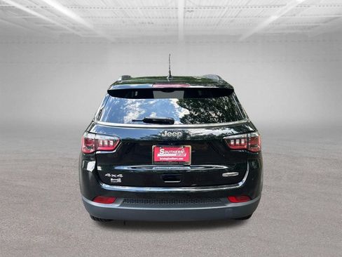 Used 2022 Jeep Compass Latitude w/ Sun and Sound Group AWD/4WD image 4