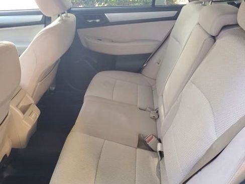 Used 2018 Subaru Outback 2.5i Premium image 10