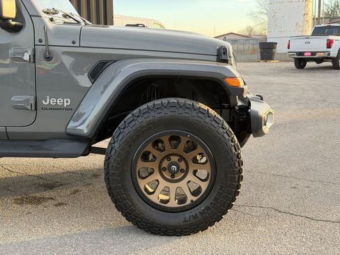 Used 2020 Jeep Gladiator Overland image 4