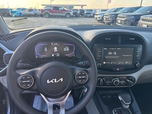 Used 2025 Kia Soul LX FWD image 16
