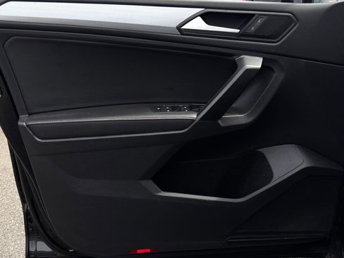 Used 2022 Volkswagen Tiguan S image 13