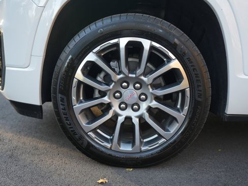 Used 2023 GMC Acadia Denali image 11