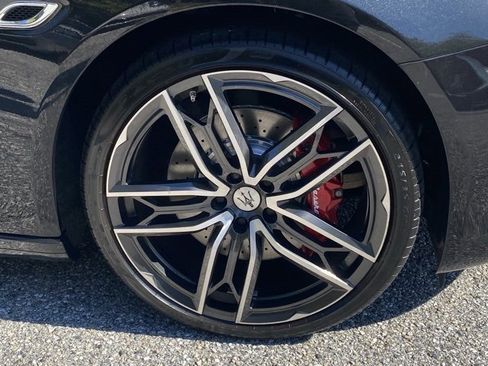 Used 2022 Maserati Quattroporte Modena image 12
