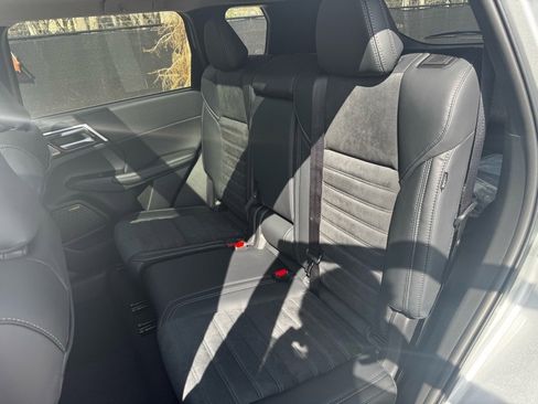 New 2025 Mitsubishi Outlander SE image 20