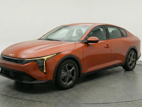 Used 2025 Kia K4 FWD image 3