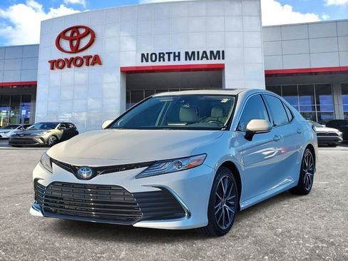 Used 2022 Toyota Camry XLE w/ Navigation Upgrade Package image 2