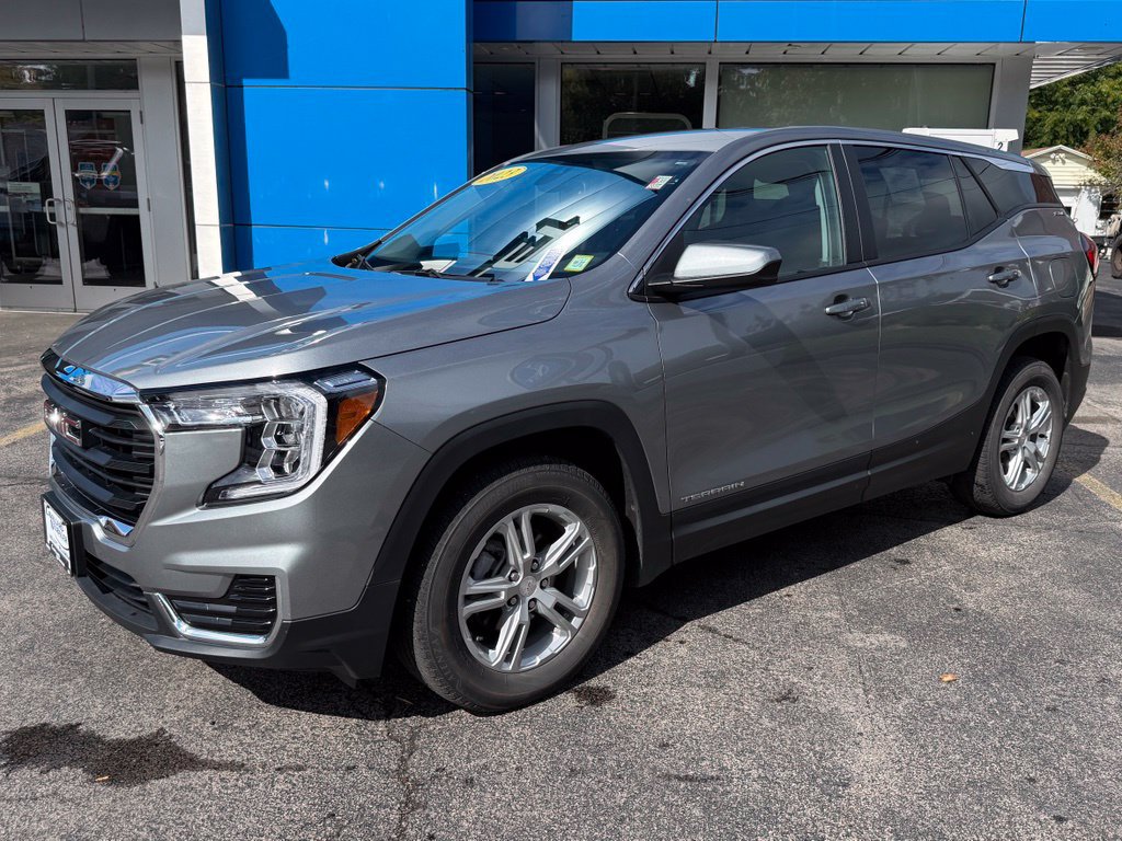 Used 2023 GMC Terrain SLE AWD/4WD image 1