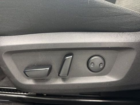 Used 2023 Nissan Rogue SV image 10