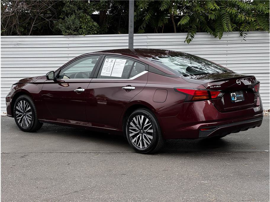 Used 2025 Nissan Altima 2.5 SV AWD/4WD image 3