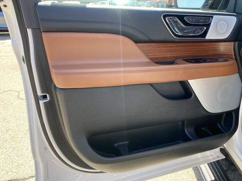 Used 2018 Lincoln Navigator L Reserve w/ Technology Package AWD/4WD image 15