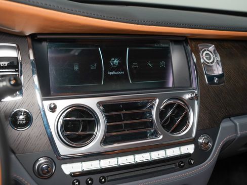 Used 2018 Rolls-Royce Wraith image 55