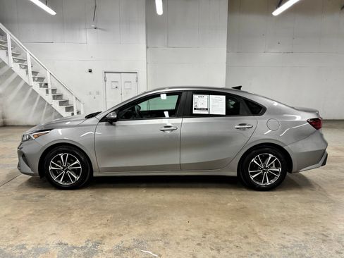 Used 2023 Kia Forte LXS w/ LXS Technology Package FWD image 4