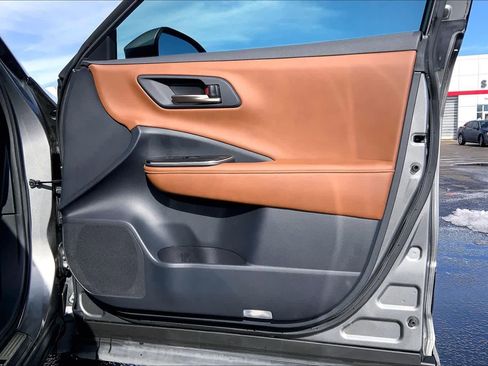 Used 2025 Toyota Crown Limited image 23