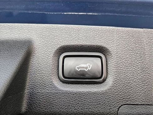 Used 2022 Hyundai Santa Fe SEL w/ Convenience Package FWD image 7