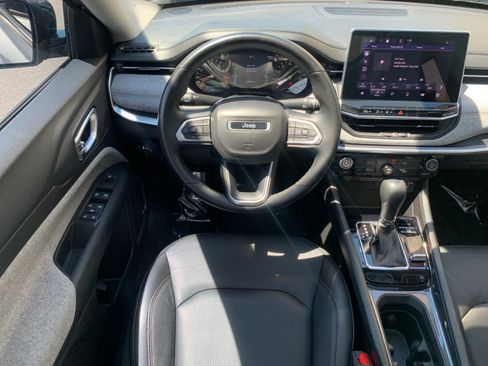 Used 2022 Jeep Compass Latitude w/ Sun and Sound Group AWD/4WD image 32