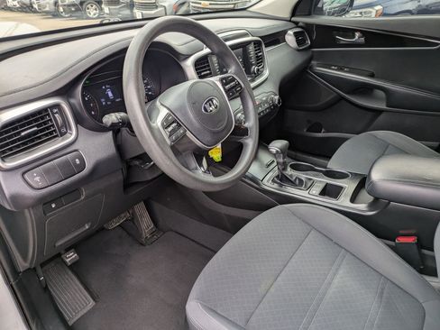 Used 2019 Kia Sorento L image 9