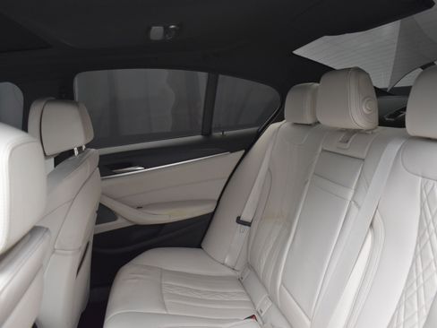 Used 2022 BMW M550i xDrive w/ Shadowloine Package image 8