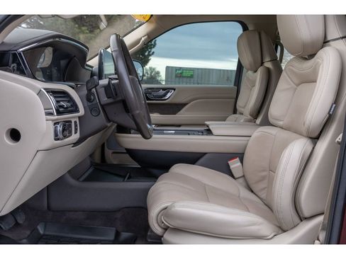 Used 2020 Lincoln Navigator Reserve image 17