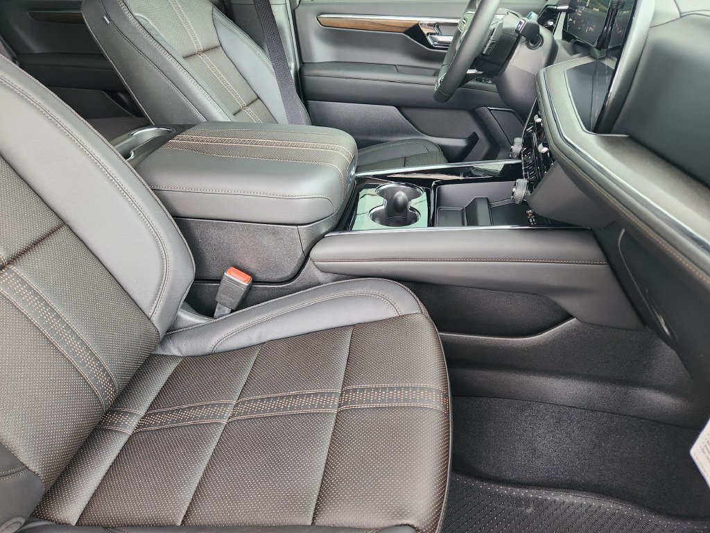 New 2026 Chevrolet Tahoe High Country AWD/4WD image 10
